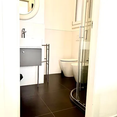 Fabfour - Piazza Fontana Апартаменты *