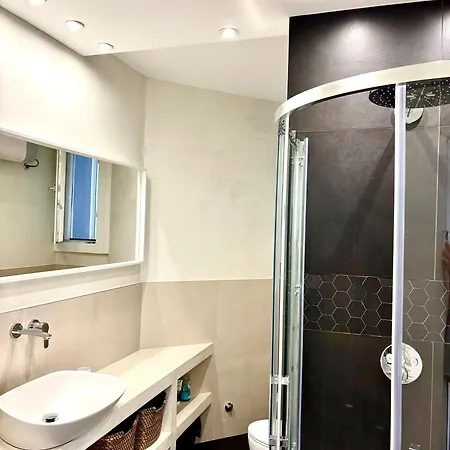 Fabfour - Piazza Fontana Апартаменты *