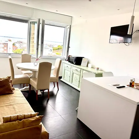 Fabfour - Piazza Fontana Апартаменты *